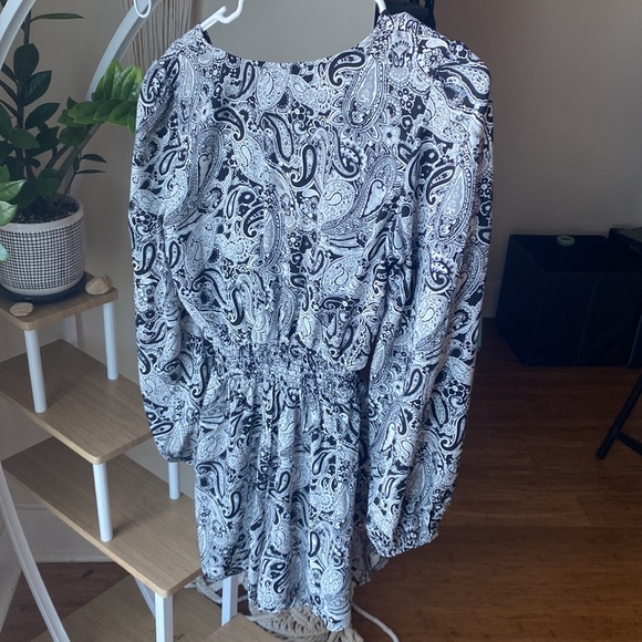 Patterned M Romper Forever 21 - Picture 2 of 3